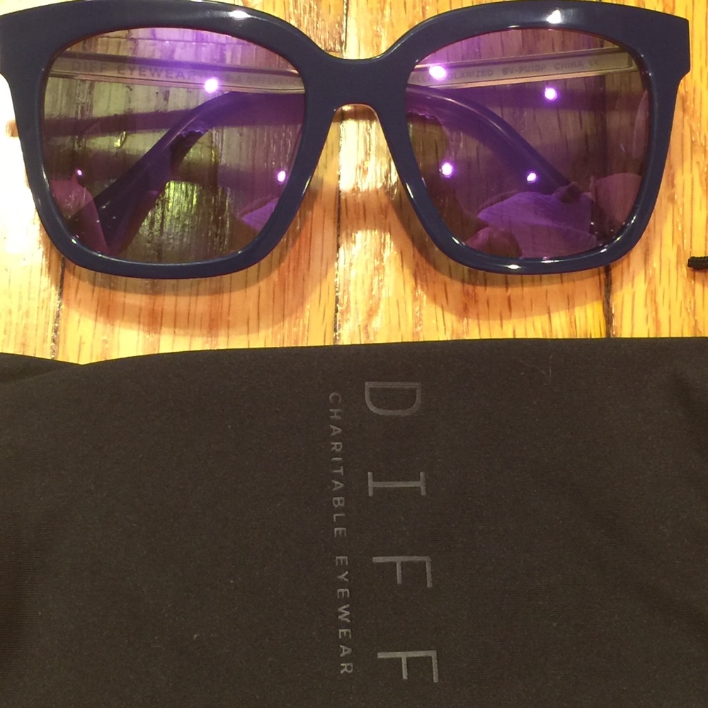 Diff Eyewear Bella Navy Mirror Lense